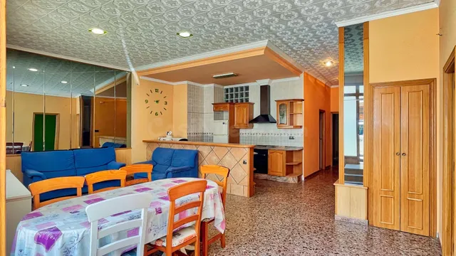 ¡GRAN OPORTUNIDAD! LOCAL RESTAURANTE + APARTAMENTO EN EL CEN - foto 2