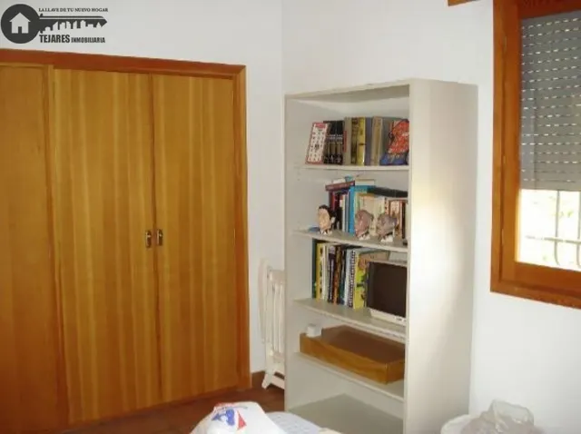 INMOBILIARIA TEJARES VENDE CHALET EN URB. AGUA SOL — 31