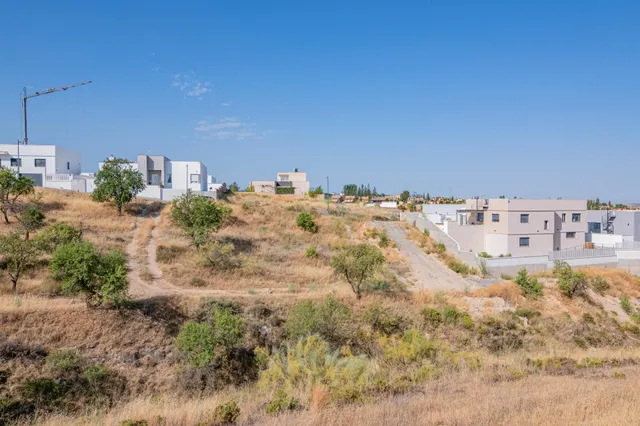 TERRENO EDIFICABLE EN LA ZUBIA — 16
