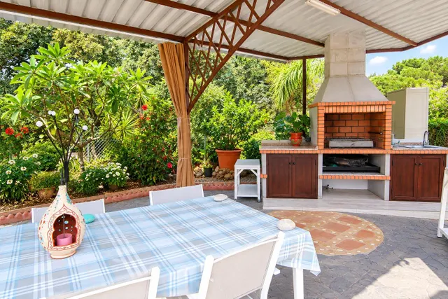 VENDE EN EXCLUSIVA CHALET INDEPENDIENTE EN COÍN — 46