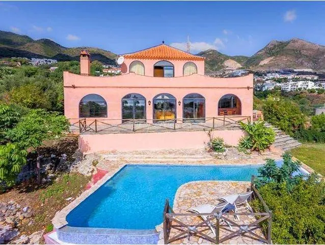 CHALET INDEPENDIENTE con parcela de 5000 m2- BENALMADENA