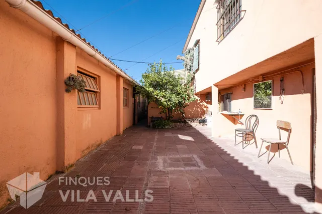 Granja con posibilidad de 2 vivendas.y 1 Ha de terreno — 40