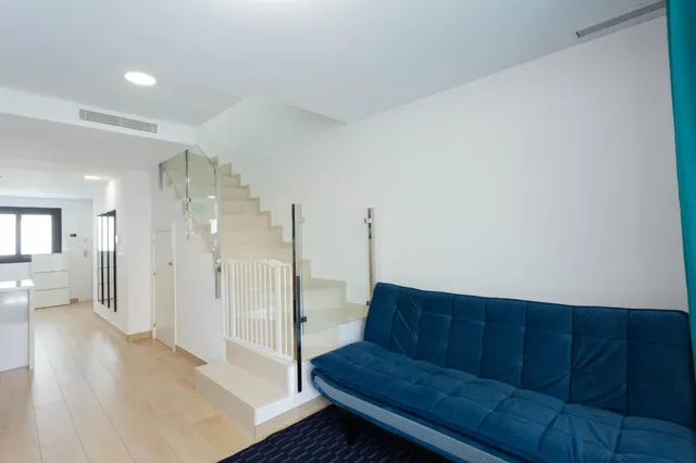 VIVIENDA ADOSADA A ESTRENAR — 9