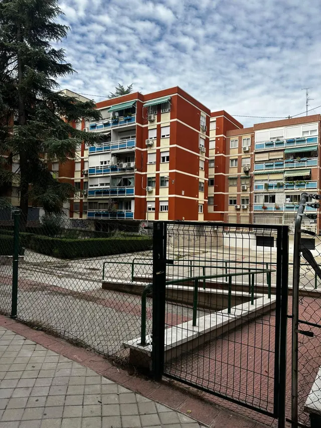 Local comercial 175m² en venta - Ventas — 8