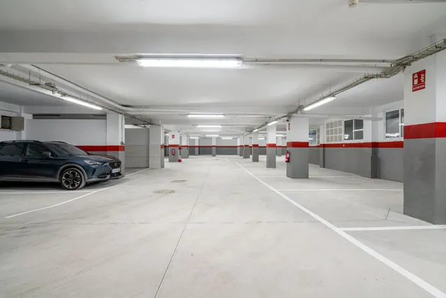 PLAZA DE MOTO EN VENTA EN LA AVENIDA FEDERICO GARCIA LORCA — 5