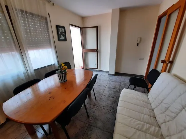 Casa esquinera, de 3 dormitorios, terraza, azotea. Dispone de 2 locales comenrciales. MUY CÉNTRICA — 36