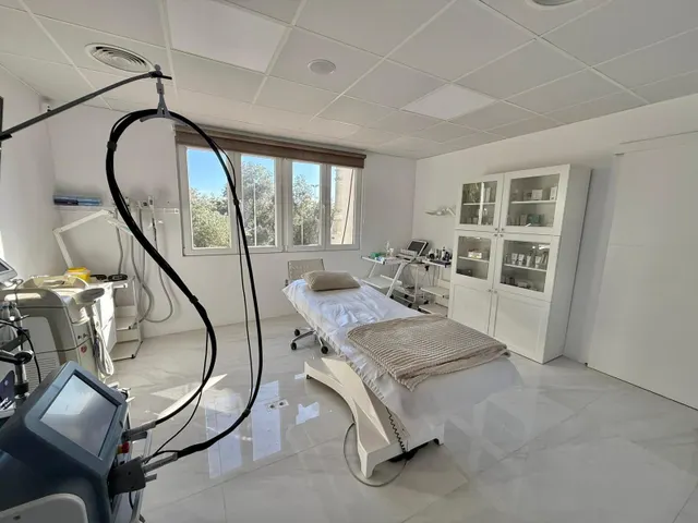 CLINICA recién REFORMADA y 100% EQUIPADA — 16
