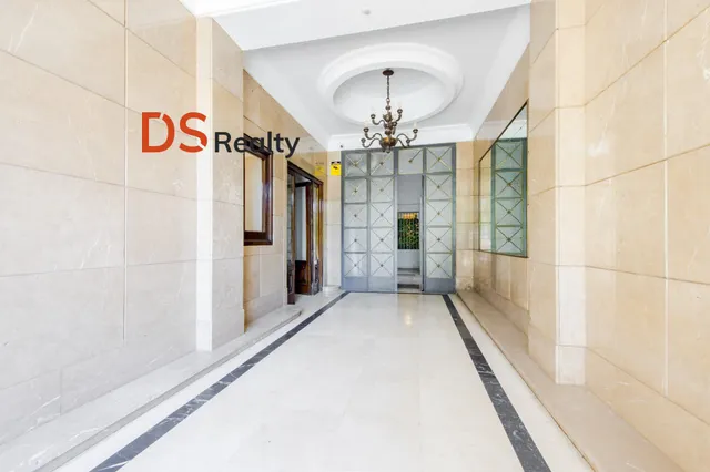 Ds realty presenta | vivienda exterior con tres balcones y terraza frente al templo de debod — 39