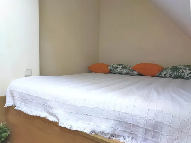 Ático Dúplex en Valdeacederas con Amplia Terraza y Comodidades Modernas — 7