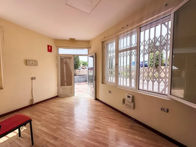 LOCAL COMERCIAL EN ESQUINA CON DOS FACHADAS | LOS OLIVOS, ADEJE — 6