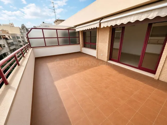 Ático exterior con terraza y garaje opcional en el centro de - foto 2