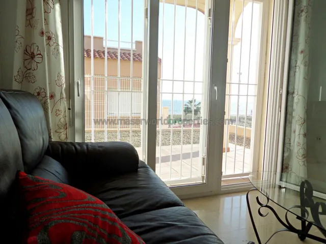 PLANTA BAJA CON AMPLIA TERRAZA  Y VISTAS AL MAR — 8