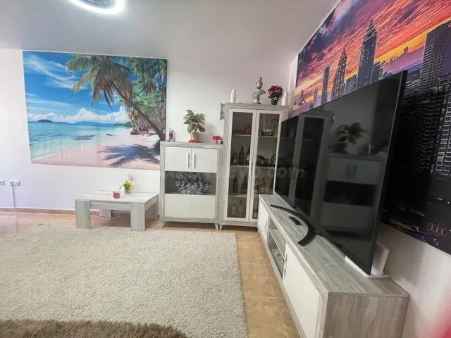 Espacioso y Moderno Piso Reformado en Roquetas de Mar por €1 - foto 4