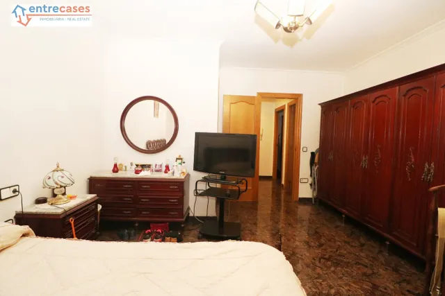 CASA INDEPENDIENTE CON LOCAL — 8