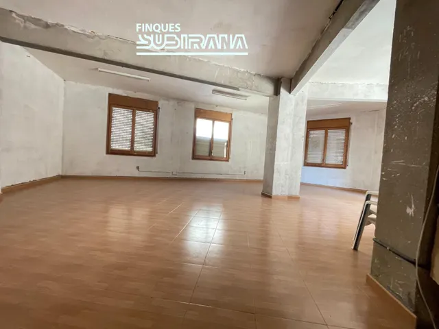 LOCAL COMERCIAL AMB POSSIBILITAT DE CANVI D'ÚS A HABITATGE A VILANOVA DEL CAMÍ — 4