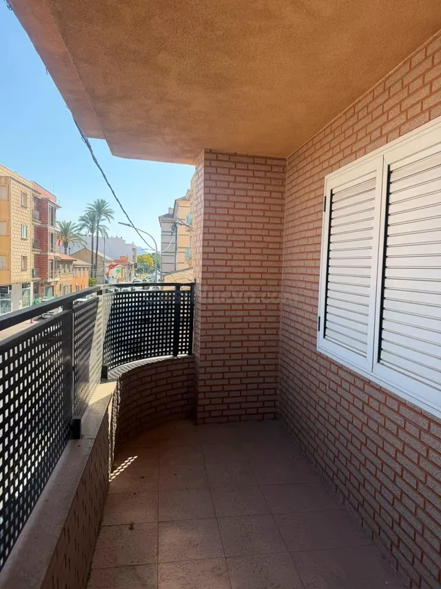 ESPECTACULAR Y AMPLIA VIVIENDA EN PRIMERA PLANTA CON GRAN BA - foto 3