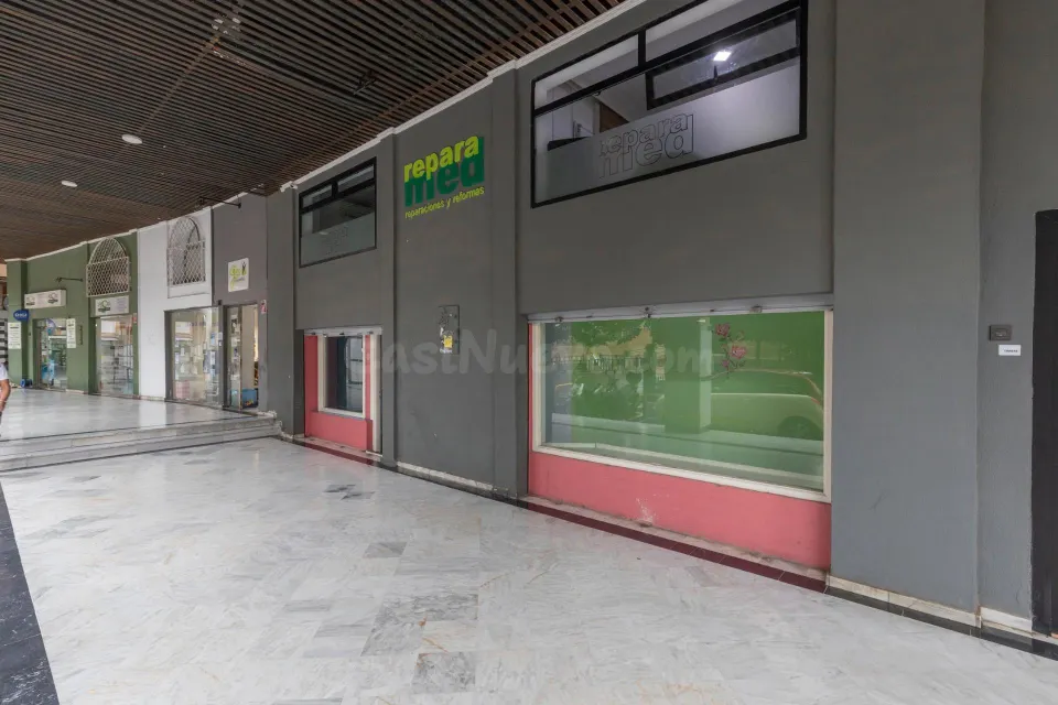 Local comercial en venta en calle agustina de aragón