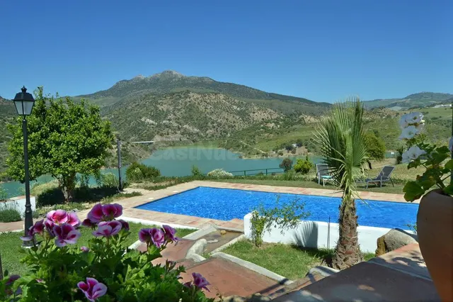 Casa de campo-Masía en Venta en Montecorto Málaga - foto 2