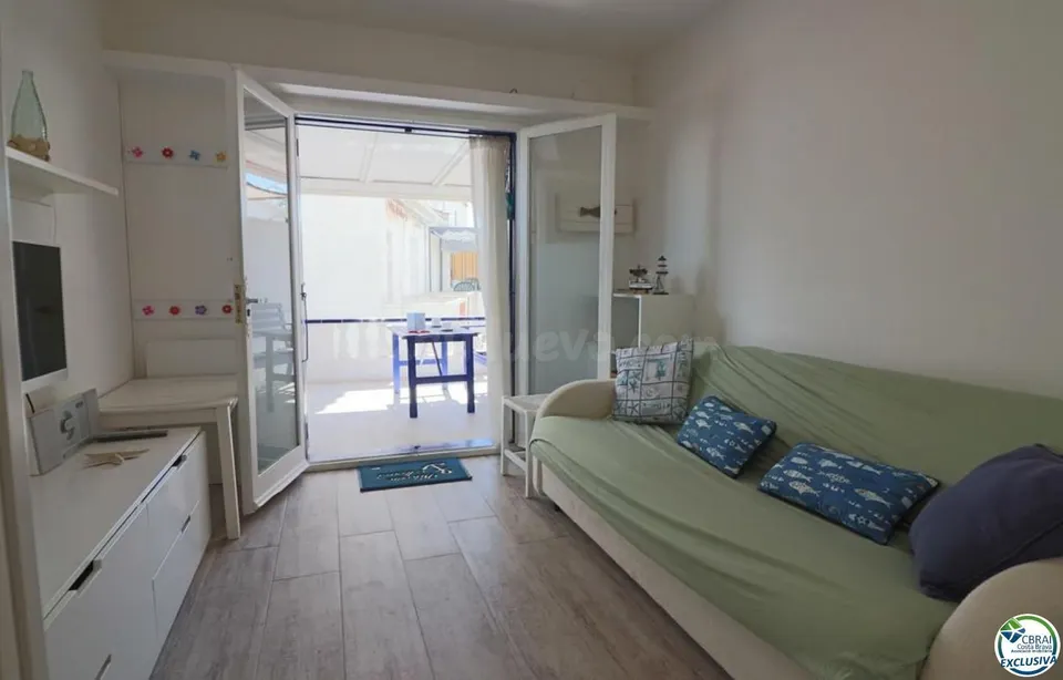 PEQUEÑA CASA CON GRAN TERRAZA
