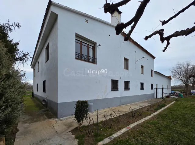 ¡Oportunidad Única! Casa con 3 Almacenes y 7.000 m2 de Terre - foto 3
