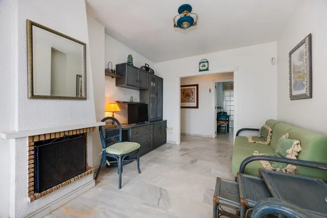 Apartamento de tres dormitorios y dos baños en residencial Duquesa Beach, primera línea de la playa de los locos — 10