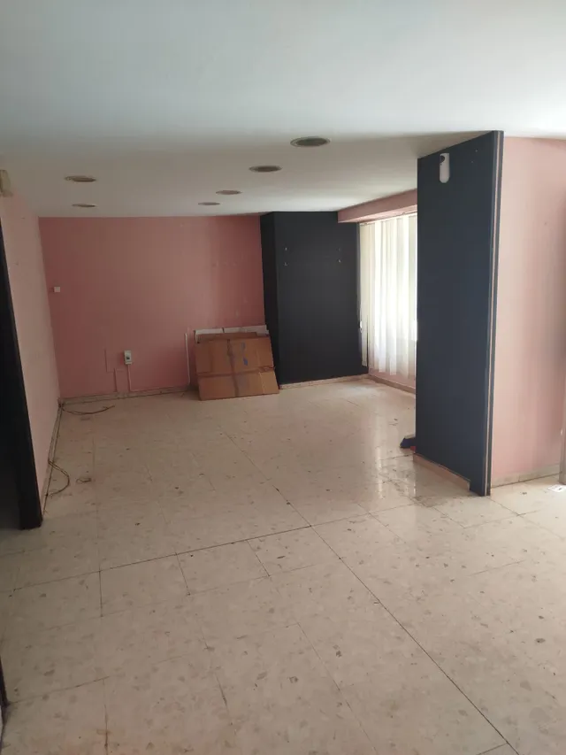 Se alquila local ideal para consulta u oficinas  entre el Hospital Puerta Del Mar y Paseo Maritimo. — 6