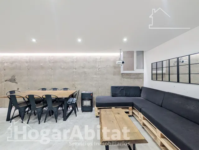 ¡Precioso Chalet! Seminuevo, amplio y luminoso, con piscina privada, garaje y jardín — 28
