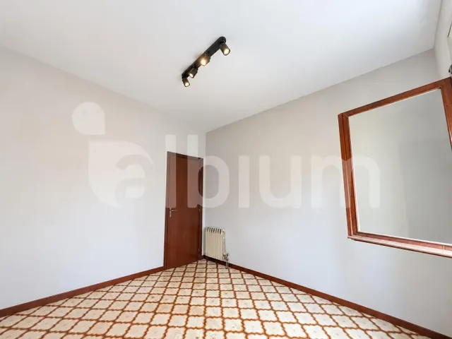 Amplio piso de 4 habitaciones con terraza, parking y trastero — 29