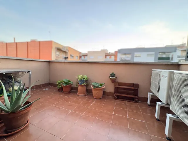 ¡Fantástica casa de tres plantas en el centro del pueblo! — 29