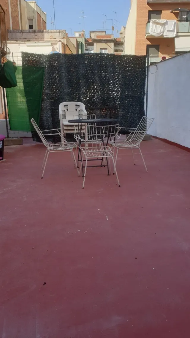 Piso para estudiantes -  4 habitaciones dobles,  gran terraza 50 m2 . Metro Maragall — 6