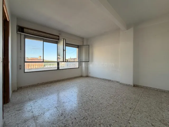 Casa en Cazorla ideal para familias o inversión - foto 2