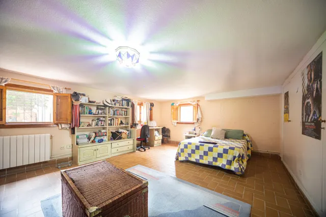 Ponemos a la venta este precioso y peculiar chalet con piscina privada. — 47