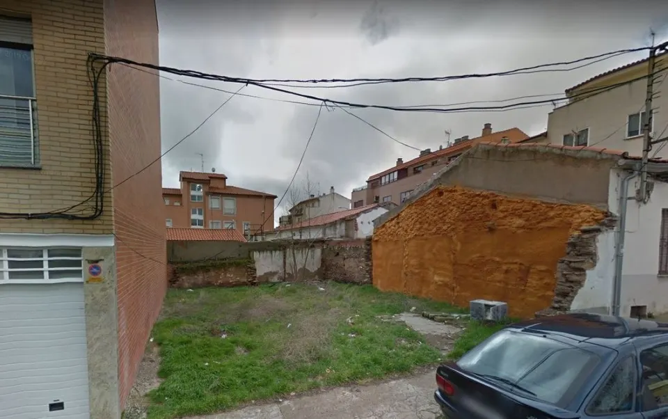 SOLAR CON PROYECTO EN CALLE ANDALUCIA