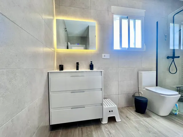 Villa de 5 dormitorios y 4 baños en San Miguel de Salinas (Alicante) — 40