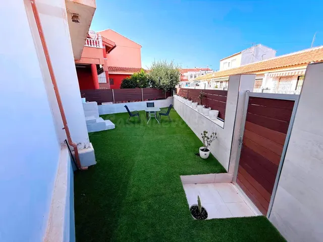 Moderna Vivienda con Terraza y Ubicación Privilegiada en Los - foto 5