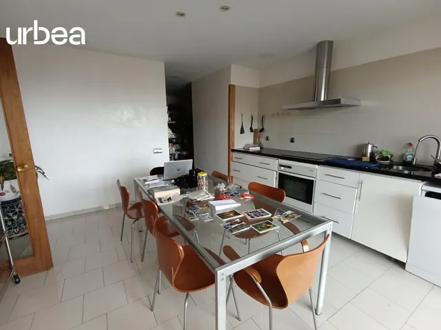 GRAN PISO EN ZONA AVENIDA ANDALUCIA CON 4 HABS ANTES 5 — 10