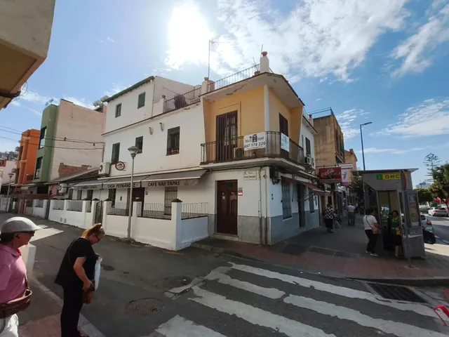 Edificio Singular en Esquina con Gran Fachada en Ciudad Jard - foto 2