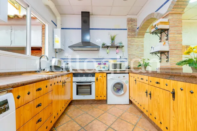 Amplia casa de pueblo con 6 habitaciones en Moncada — 31