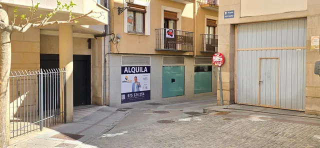 Local calle Ferial, zona peatonal — 24