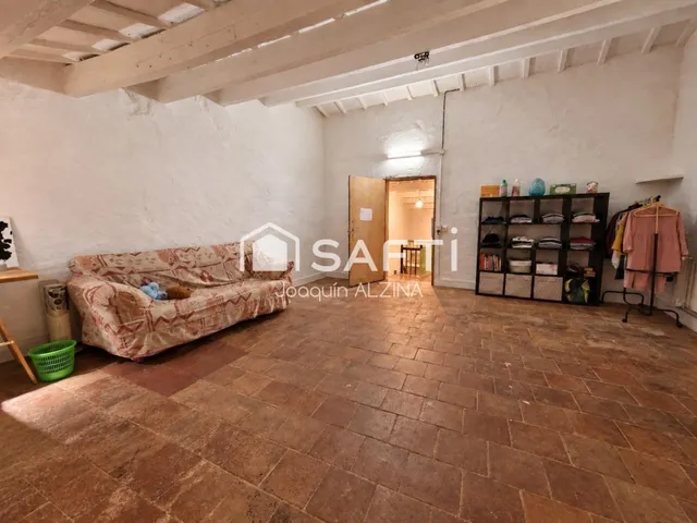 Casa céntrica con patio y 6 habitaciones en Mahón. — 33
