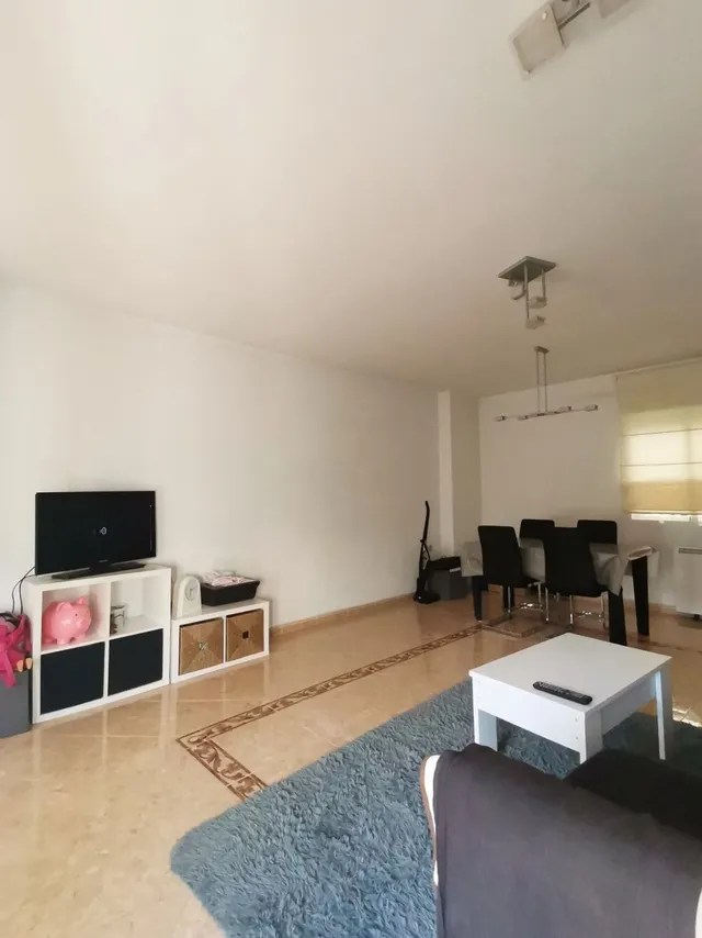 SE VENDE CASA EN PLENO CENTRO DE LOS VILLARES — 25