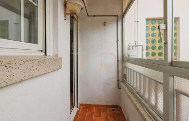 VENTA de AMPLIO en BREDA:  4 DORMITORIOS, MUY LUMINOSO y JUNTO al CENTRO DE BREDA — 8