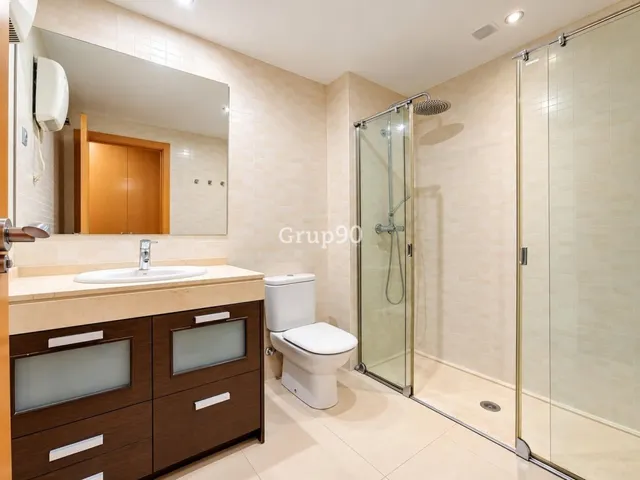 Exclusivo ático tríplex con gran terraza de 79 m2, 4 balcones y zona comunitaria con 2 piscinas y pista de pádel en cappont — 33