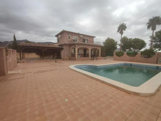 ¡ESPECTACULAR VIVIENDA CON GRAN PARCELA, PISCINA Y ZONA DE B - foto 4