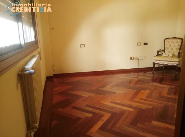 EDIFICIO DE 3 PLANTAS — 6