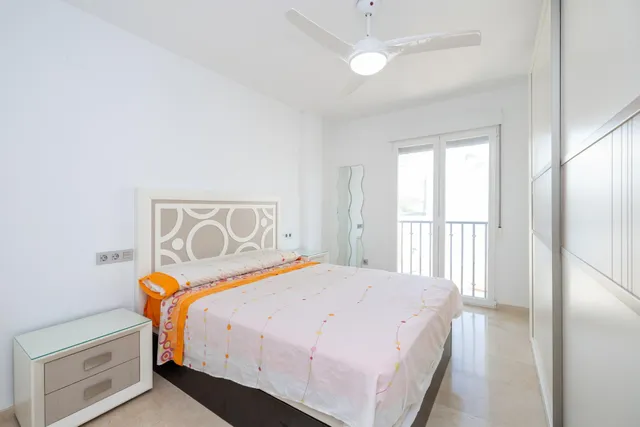 Dúplex de 4 dormitorios con vistas al mar, terraza y piscina en Velilla-Taramay — 32
