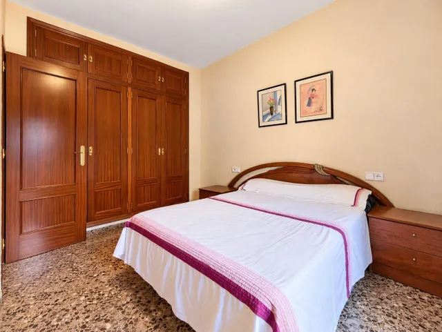 Adosado con gran patio, terraza y garaje en massarrojos, junto a Valencia — 24