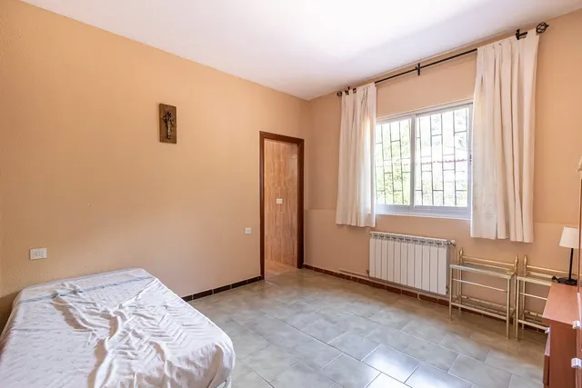 Chalet independiente con piscina y pista de tenis en Alfacar — 15