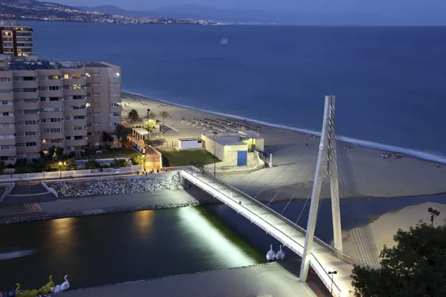 APARTAMENTO A LA VENTA EN FUENGIROLA, CON EXCELENTES VISTAS AL MAR MEDITERRANEO. — 46