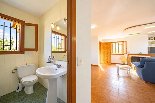 Chalet en primera línea de playa en torrenostra: una oportunidad para crear tu hogar junto al mar — 35